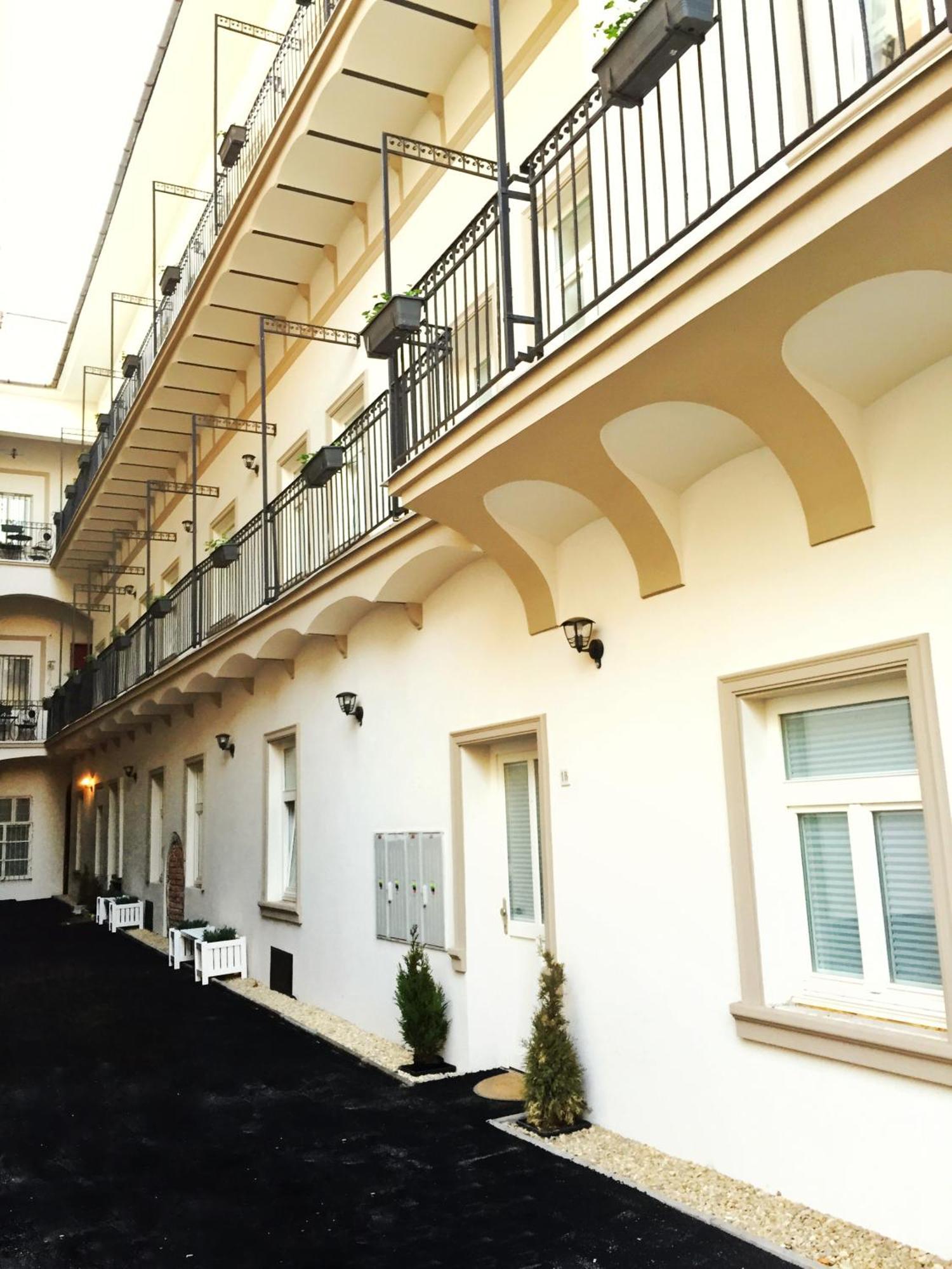 H75 Apartments Kosice Centre エクステリア 写真