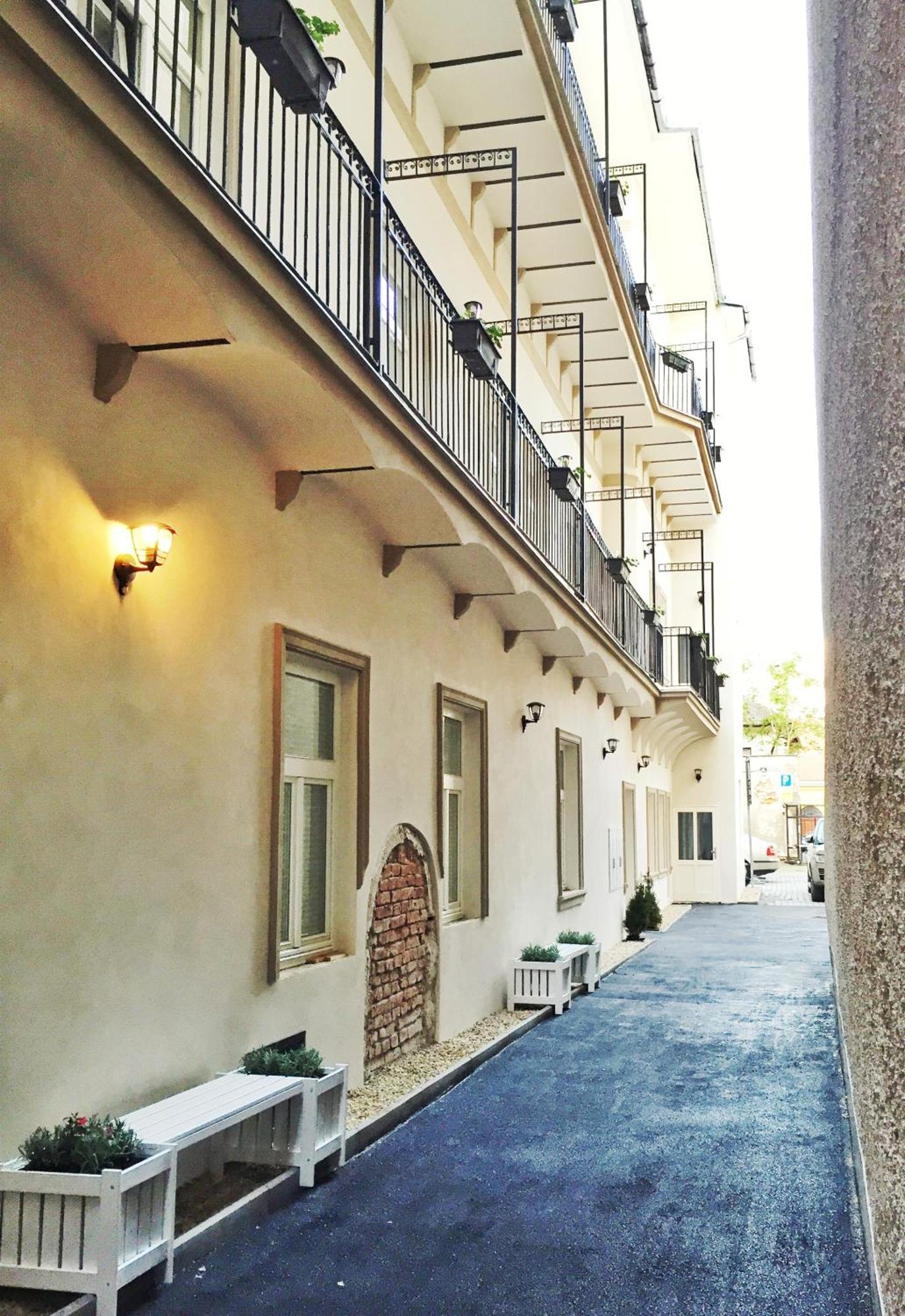 H75 Apartments Kosice Centre エクステリア 写真